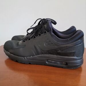 Nike Men's Black Sneakers